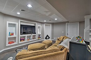 Family-friendly Gresham Getaway w/ Game Room!