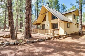 9 Mi to Rainbow Lake: Woodsy Pinetop Cabin w/ Deck