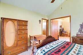 9 Mi to Rainbow Lake: Woodsy Pinetop Cabin w/ Deck