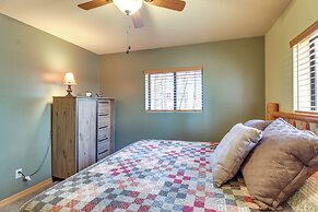 9 Mi to Rainbow Lake: Woodsy Pinetop Cabin w/ Deck