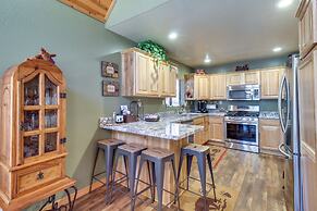 9 Mi to Rainbow Lake: Woodsy Pinetop Cabin w/ Deck