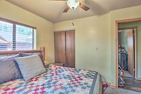 9 Mi to Rainbow Lake: Woodsy Pinetop Cabin w/ Deck