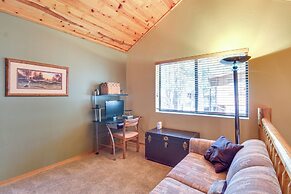 9 Mi to Rainbow Lake: Woodsy Pinetop Cabin w/ Deck