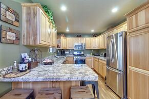 9 Mi to Rainbow Lake: Woodsy Pinetop Cabin w/ Deck