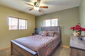 9 Mi to Rainbow Lake: Woodsy Pinetop Cabin w/ Deck