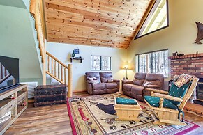 9 Mi to Rainbow Lake: Woodsy Pinetop Cabin w/ Deck