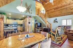 9 Mi to Rainbow Lake: Woodsy Pinetop Cabin w/ Deck