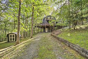 Peaceful Boone Cabin w/ Deck & Forest Views!