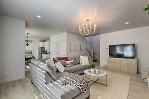 Lovely Vineyard Getaway < 1 Mi to Utah Lake!