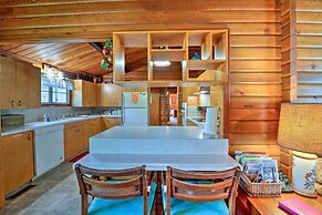 Waterfront Manson Cabin on Lake Chelan w/ Deck!