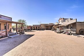 Western-style Phoenix Home: 15 Mi to Lake Pleasant