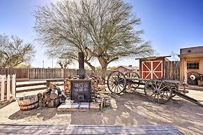 Western-style Phoenix Home: 15 Mi to Lake Pleasant