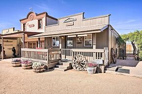 Western-style Phoenix Home: 15 Mi to Lake Pleasant