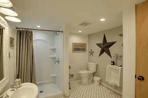 Modern Farmhouse w/ Movie Room - 6 Mi to Lake!