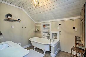 Modern Farmhouse w/ Movie Room - 6 Mi to Lake!