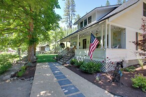 Modern Farmhouse w/ Movie Room - 6 Mi to Lake!