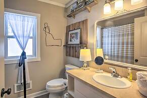 Modern Farmhouse w/ Movie Room - 6 Mi to Lake!