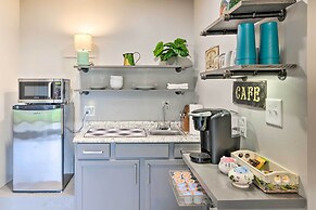 Serene Escape w/ Mountain Views, Near Dtwn!