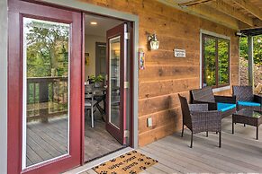 Serene Escape w/ Mountain Views, Near Dtwn!