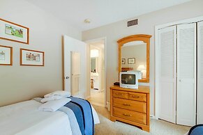 Lakeview Condo w/ Resort Pool: 2 Miles to Golf!