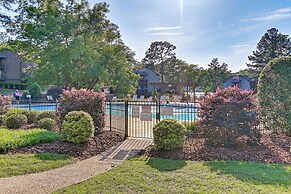 Lakeview Condo w/ Resort Pool: 2 Miles to Golf!