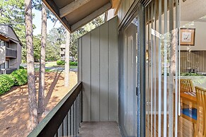 Lakeview Condo w/ Resort Pool: 2 Miles to Golf!