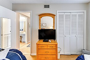 Lakeview Condo w/ Resort Pool: 2 Miles to Golf!