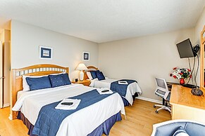 Lakeview Condo w/ Resort Pool: 2 Miles to Golf!