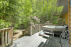 Cozy Bryson City Cabin w/ Mountain Views!