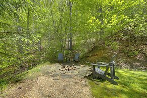 Cozy Bryson City Cabin w/ Mountain Views!