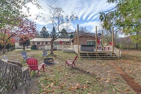 Family-friendly Riverhouse: Fishing & Hot Tub