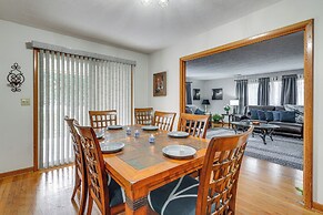 Family-friendly Riverhouse: Fishing & Hot Tub