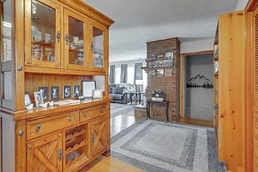 Family-friendly Riverhouse: Fishing & Hot Tub