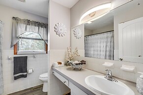 Family-friendly Riverhouse: Fishing & Hot Tub