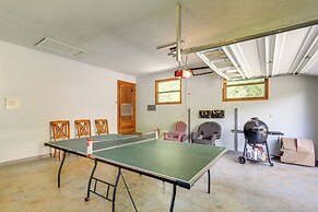 Family-friendly Riverhouse: Fishing & Hot Tub