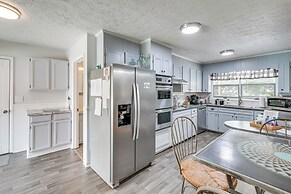 Family-friendly Riverhouse: Fishing & Hot Tub