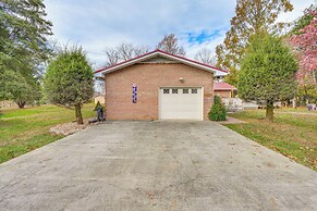 Family-friendly Riverhouse: Fishing & Hot Tub