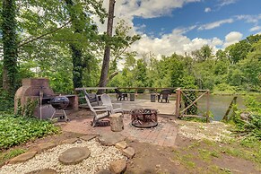 Family-friendly Riverhouse: Fishing & Hot Tub