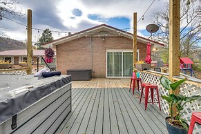 Family-friendly Riverhouse: Fishing & Hot Tub