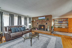 Family-friendly Riverhouse: Fishing & Hot Tub