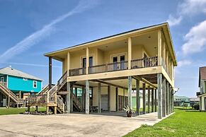 Casa Sol House w/ Deck in Crystal Beach!