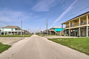 Casa Sol House w/ Deck in Crystal Beach!