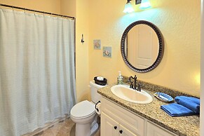 Casa Sol House w/ Deck in Crystal Beach!