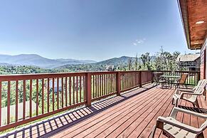 Mountain-view Gatlinburg Cabin w/ Private Hot Tub!