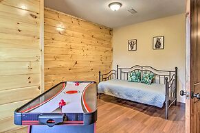 Mountain-view Gatlinburg Cabin w/ Private Hot Tub!