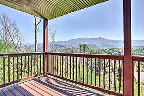 Mountain-view Gatlinburg Cabin w/ Private Hot Tub!