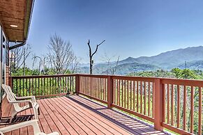 Mountain-view Gatlinburg Cabin w/ Private Hot Tub!