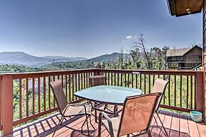 Mountain-view Gatlinburg Cabin w/ Private Hot Tub!