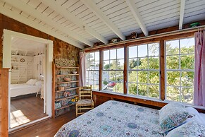 Oceanfront Cottage w/ Deck 2 Mi to Boothbay Harbor