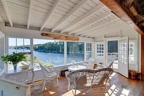 Oceanfront Cottage w/ Deck 2 Mi to Boothbay Harbor